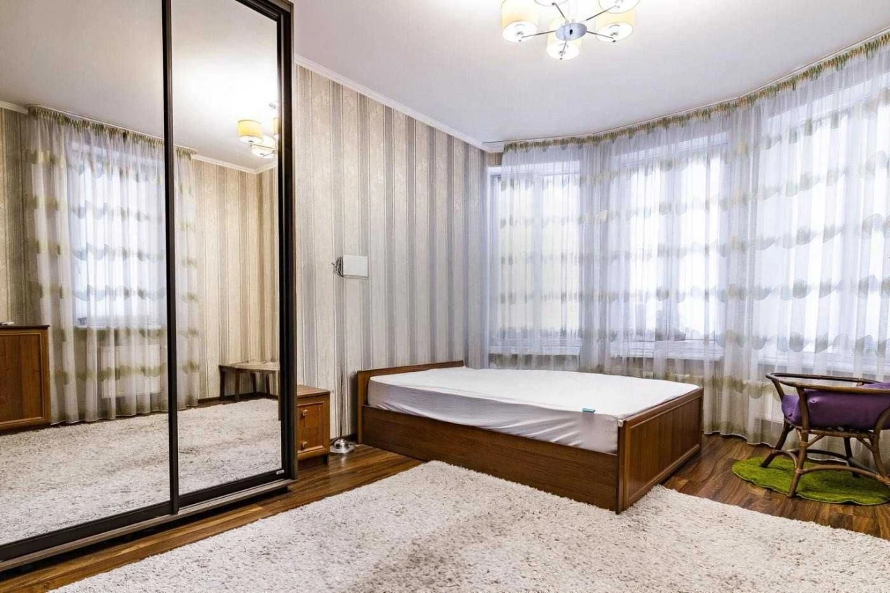 Продаж Будинку 305 м2, 10 соток землі, Троєщина, вул. Тодося