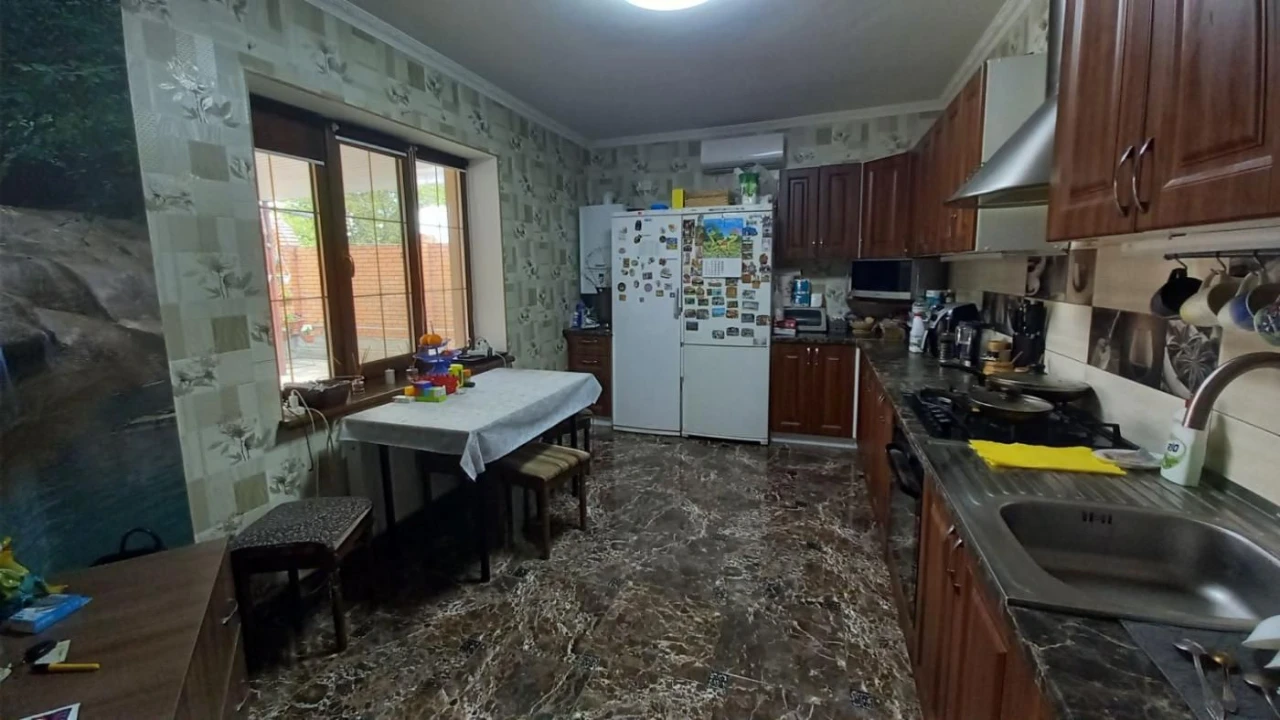 Продам капітальний будинок в районі пр Металургів