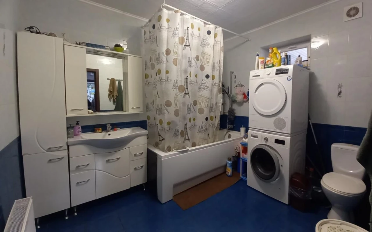 Продам капітальний будинок в районі пр Металургів