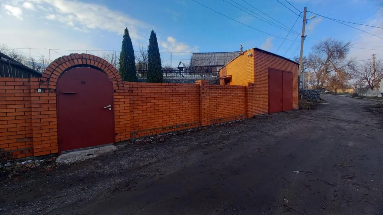 Продам капітальний будинок в районі пр Металургів