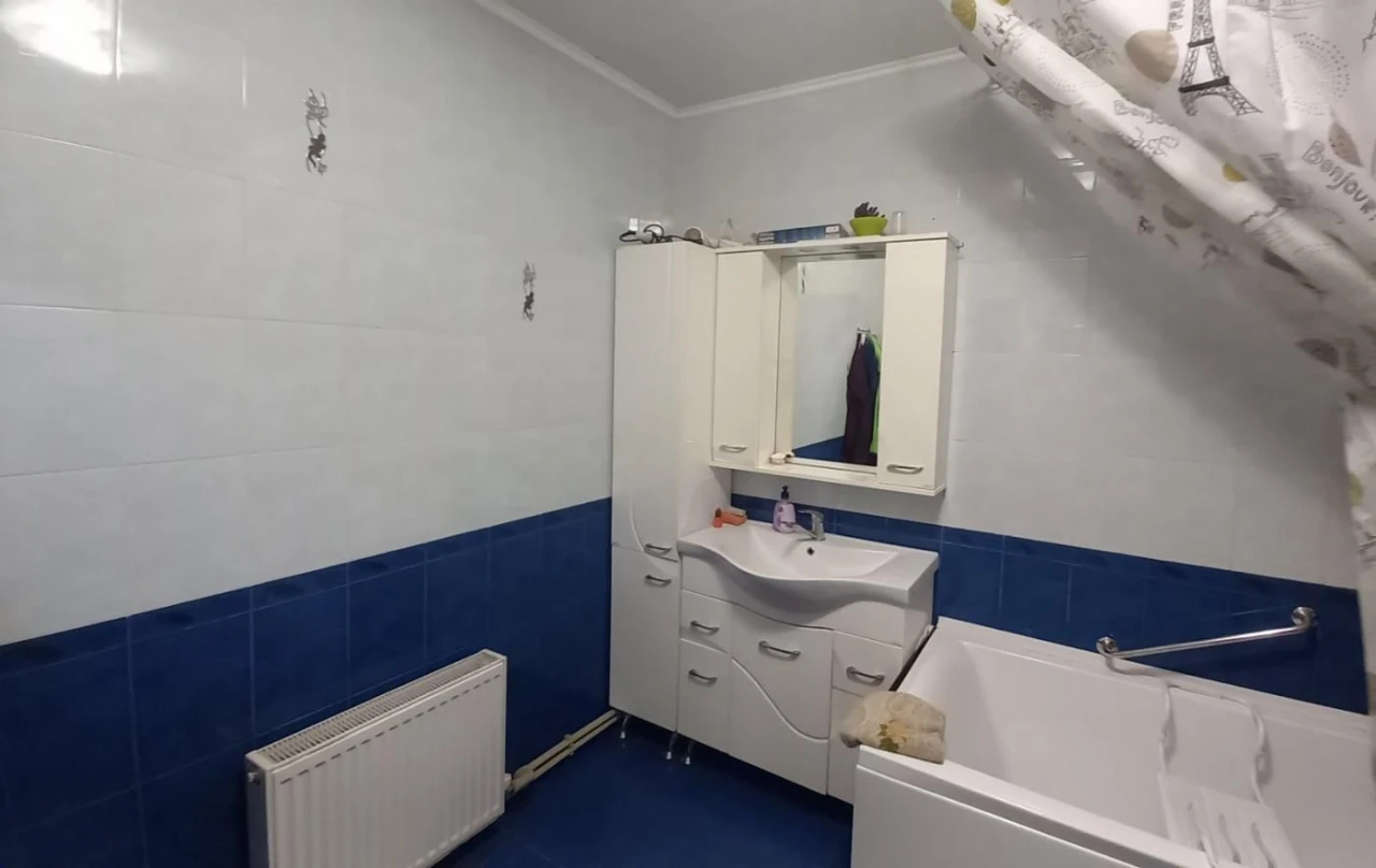 Продам капітальний будинок в районі пр Металургів