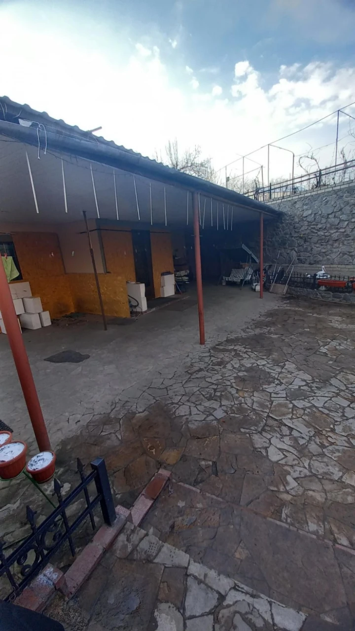 Продам капітальний будинок в районі пр Металургів