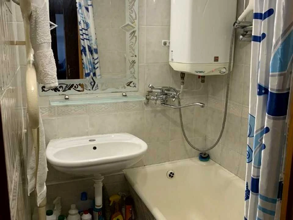 2-room apartment. Kyiv, Akademika Bulakhovskogo St.