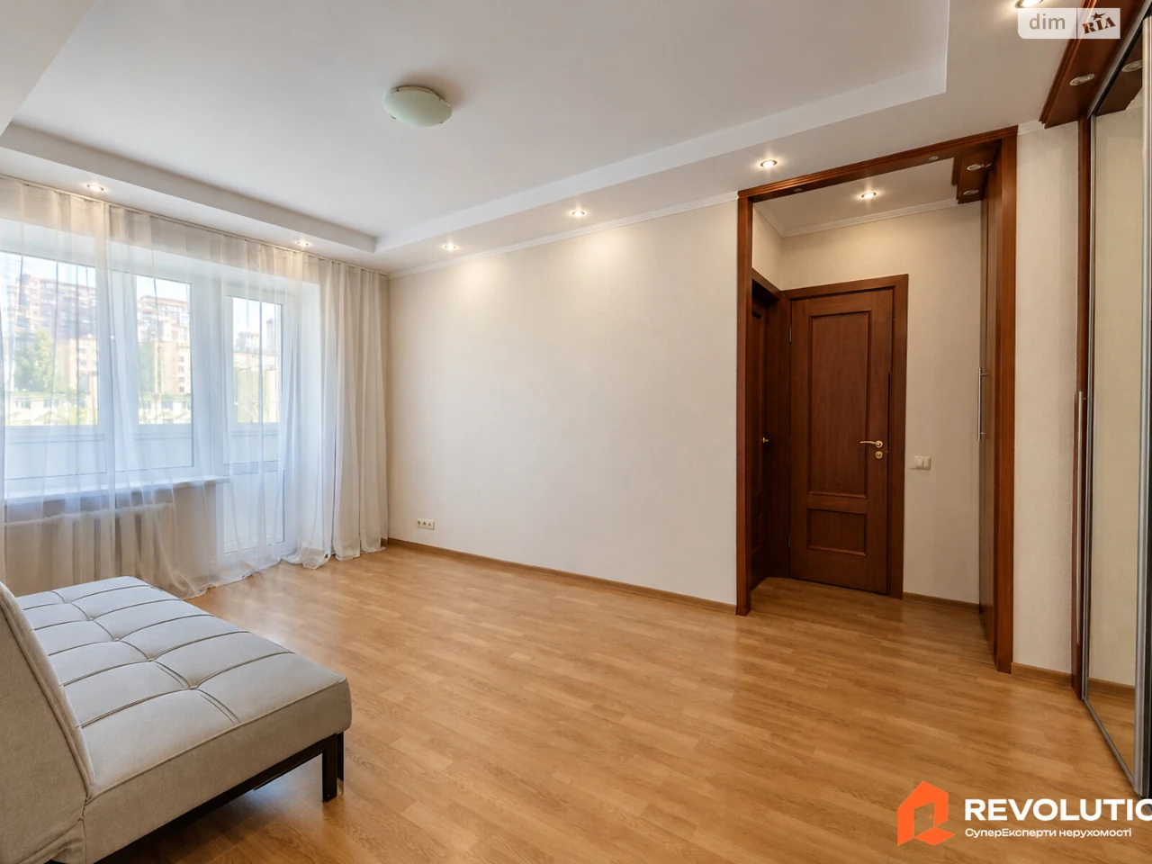 Sale of Apartment in Holosiiv
