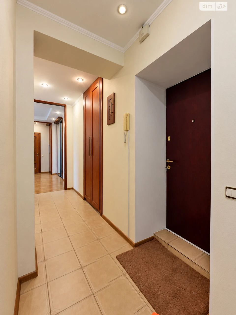 Sale of Apartment in Holosiiv