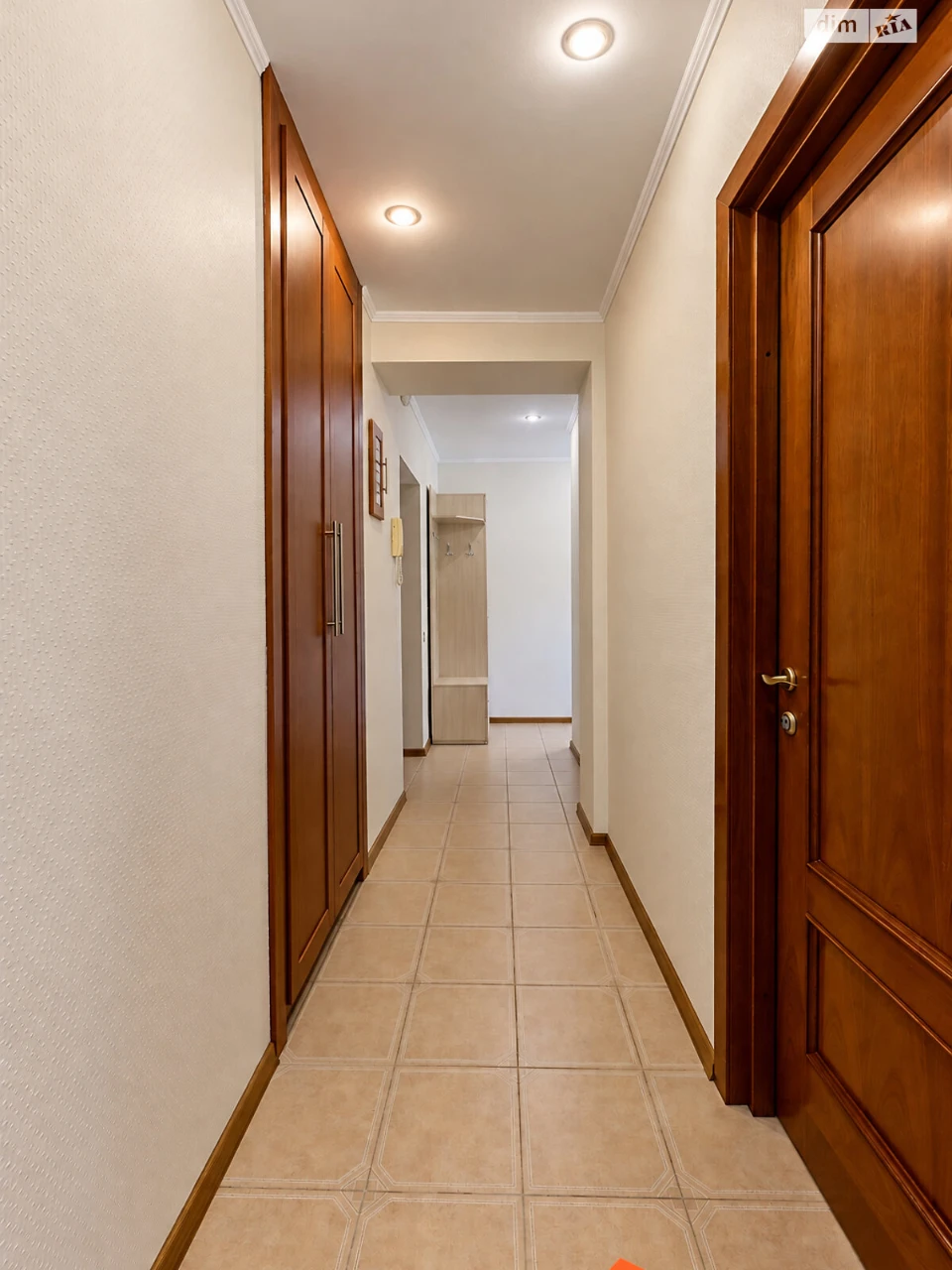Sale of Apartment in Holosiiv