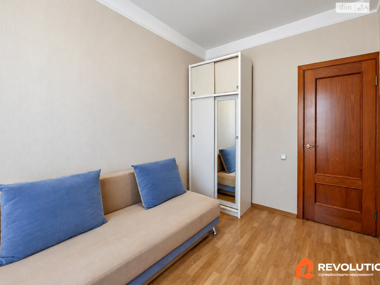 Sale of Apartment in Holosiiv