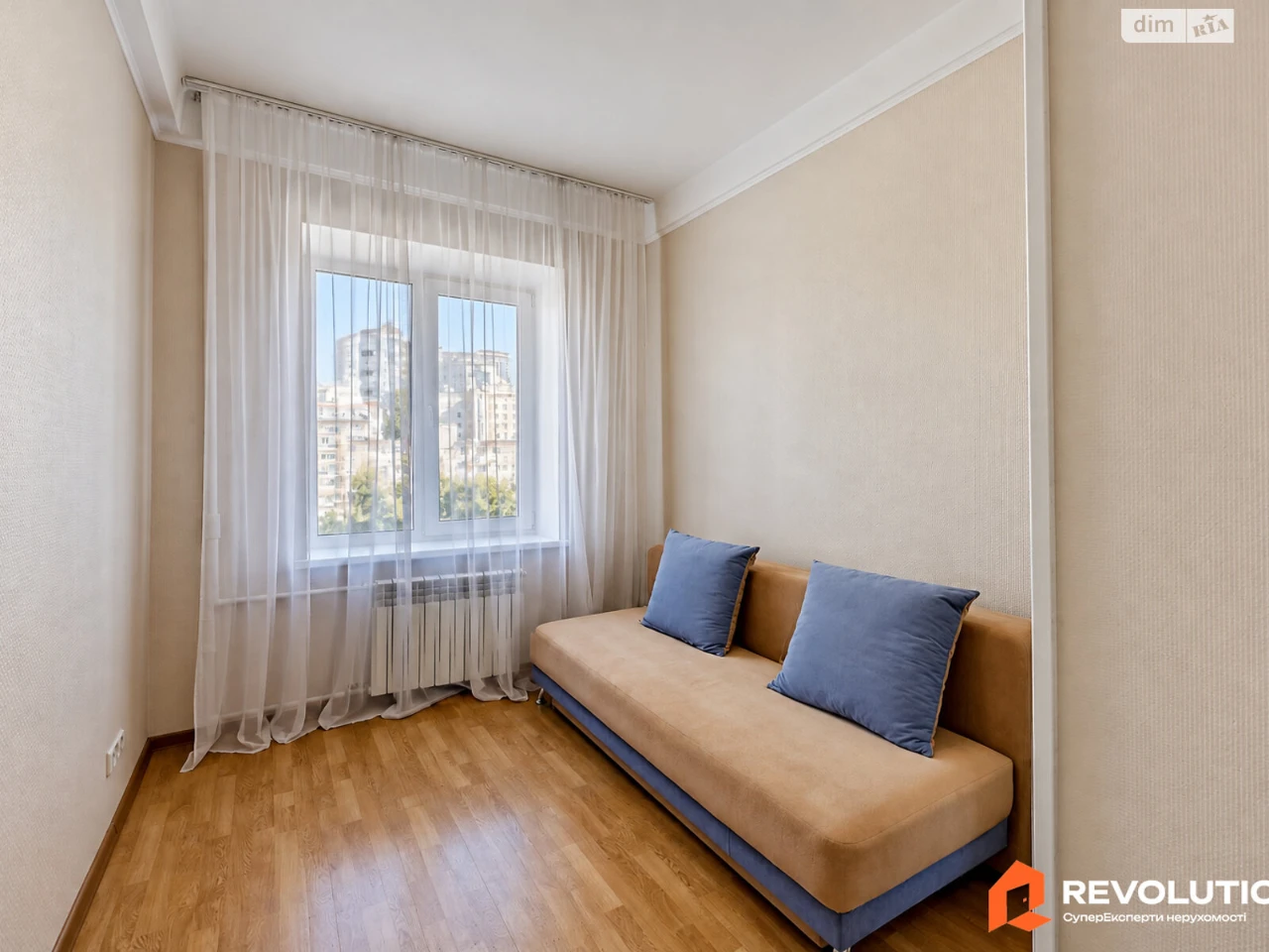 Sale of Apartment in Holosiiv