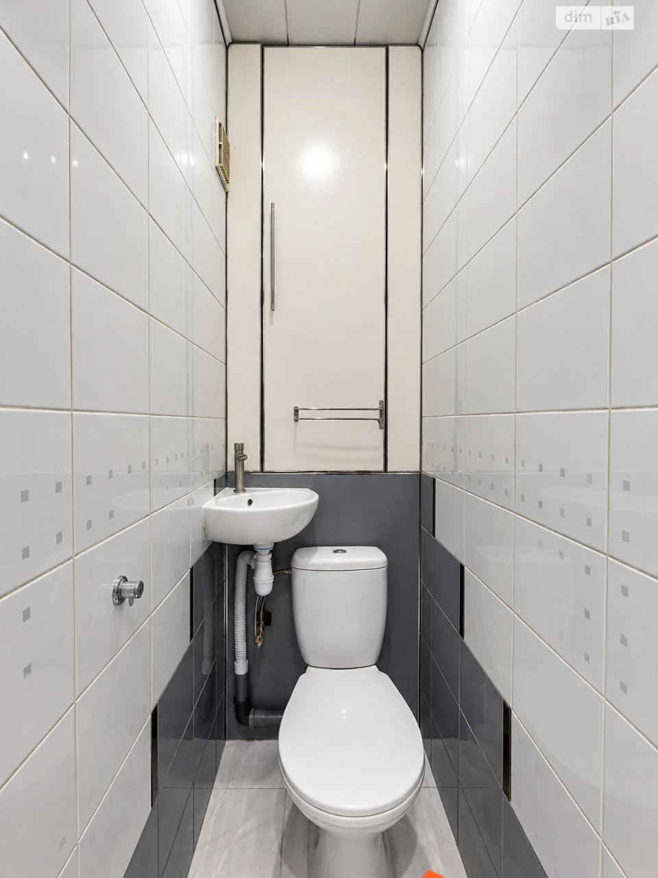Sale of Apartment in Holosiiv