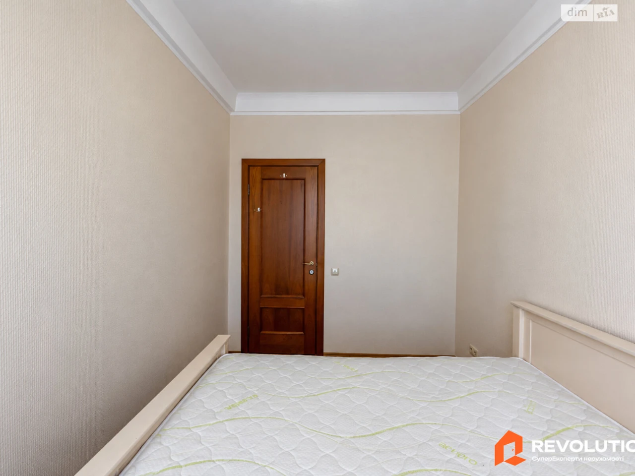 Sale of Apartment in Holosiiv