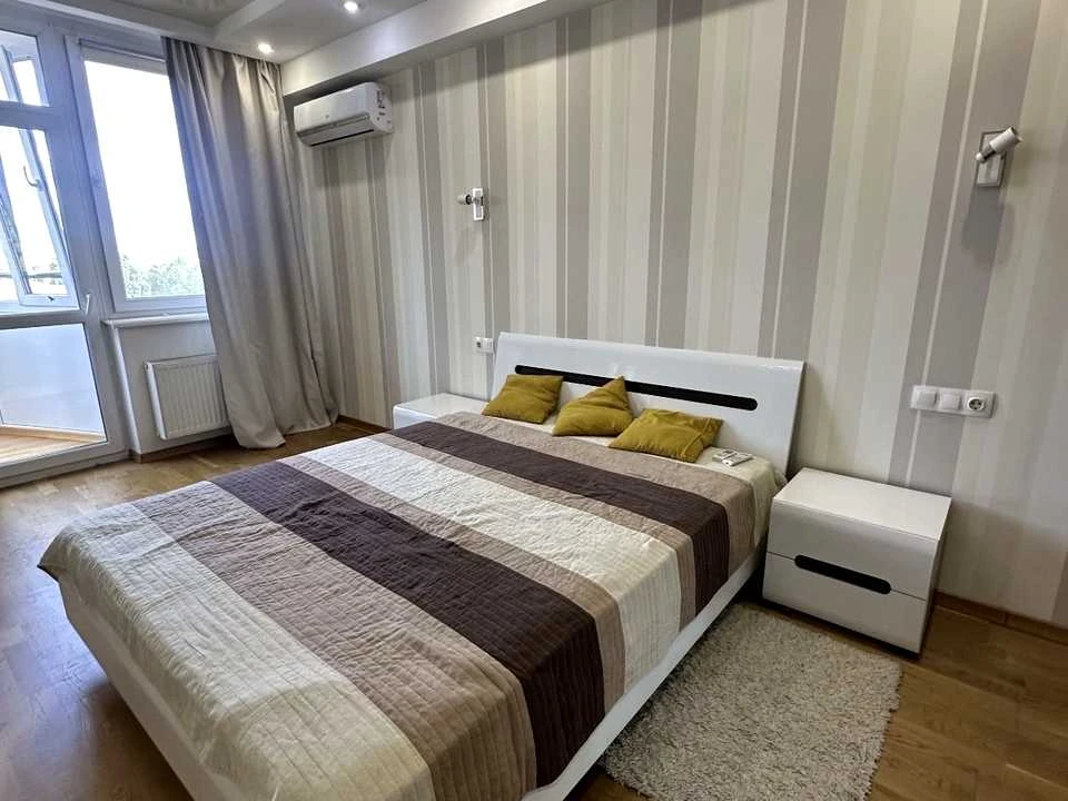Apartment. Julia Zdanovska St., Kyiv