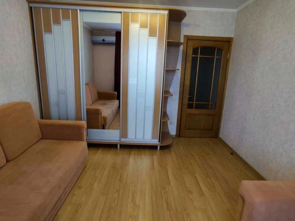 Apartment. Dnipro, Dobrovolivc's Street.