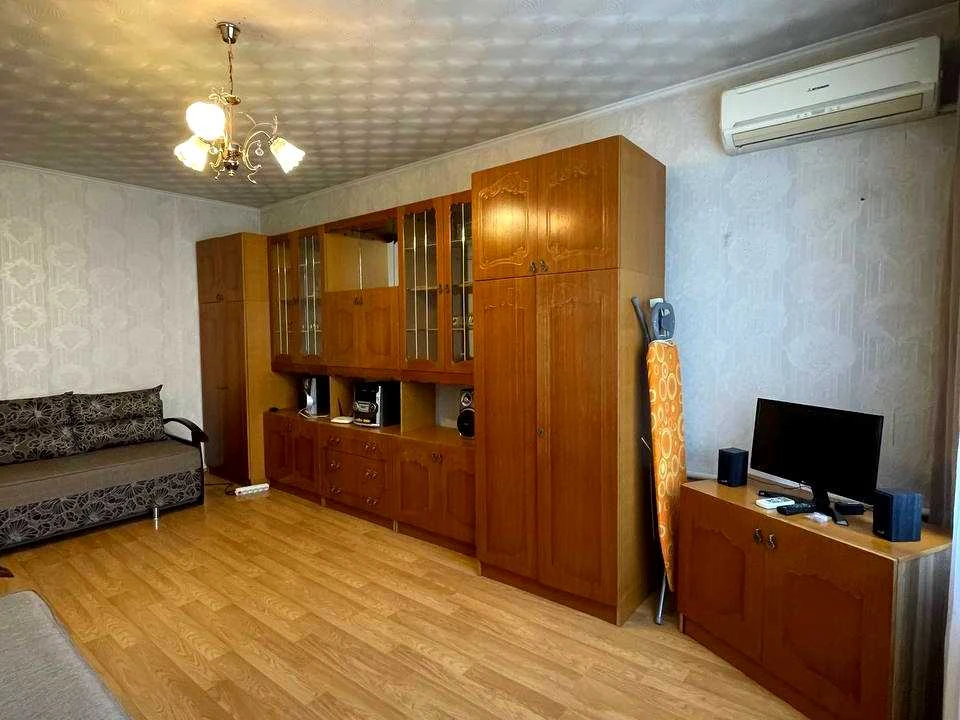 Apartment. Kyiv, Myloslavska St.