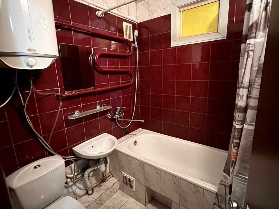 One-room apartment. Kyiv, Vydradnyi Prospect.