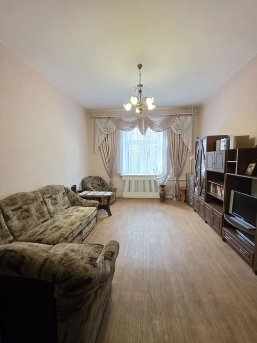 Продам 3к квартиру, Сталинка
