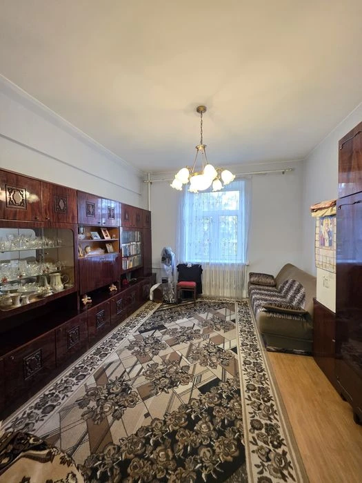 Продам 3к квартиру, Сталинка