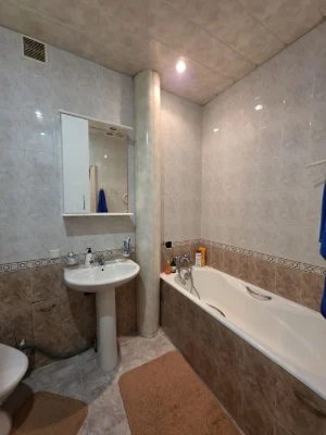 Продам 3к квартиру, Сталинка