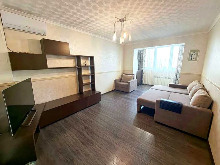 Apartment. Solomianka St.