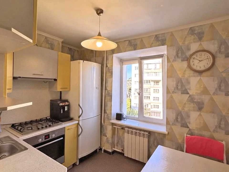 Apartment. Solomianka St.