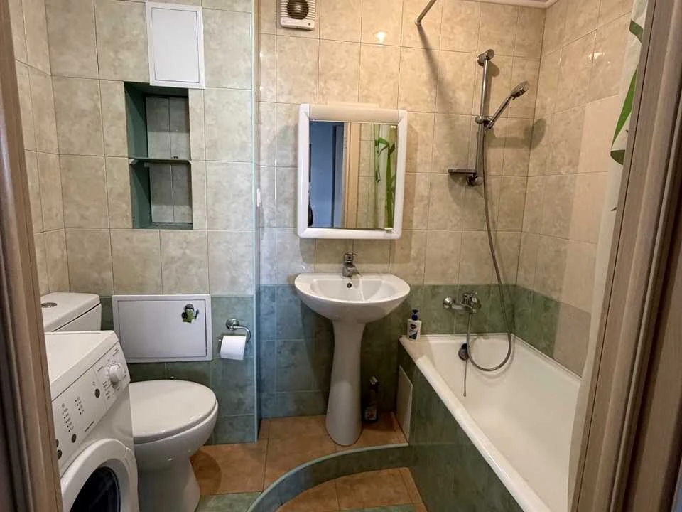 Apartment. Solomianka St.