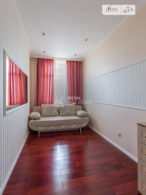 Sale of 2-room apartment 91.3 sq. m. on Konovaltsya Yevhena Str. 44A