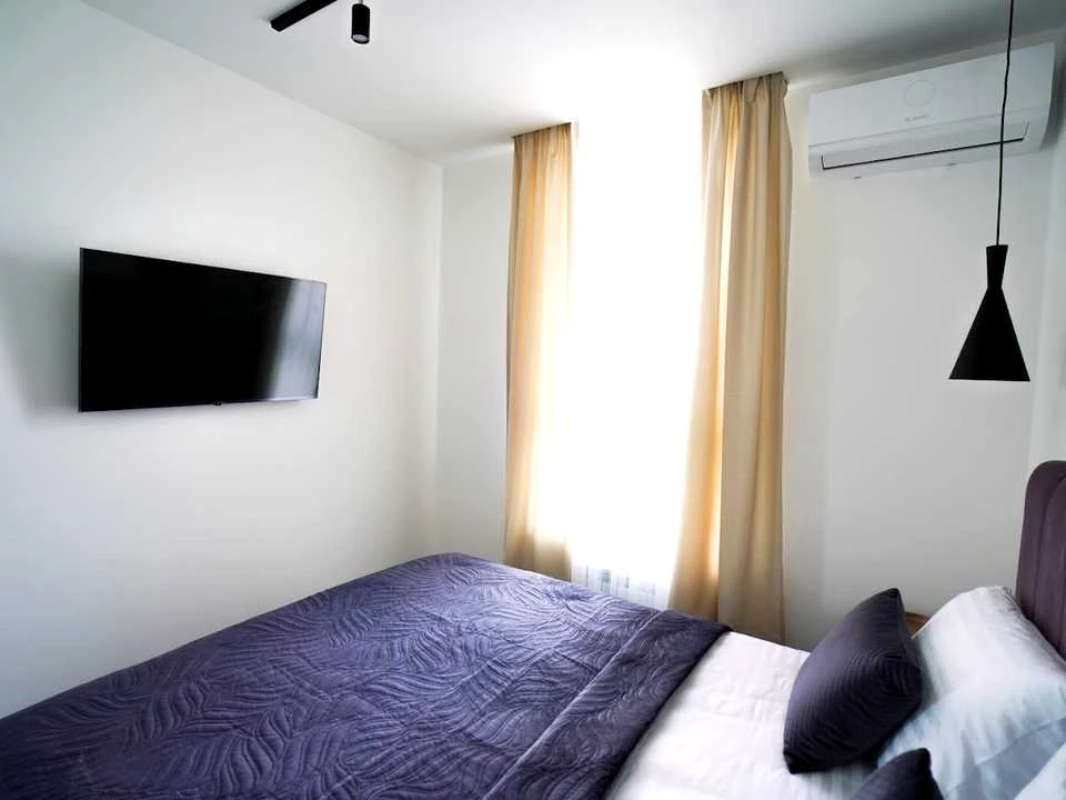 One-room apartment. Kyiv, Naberezhno-Rybalska St.