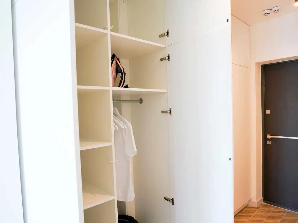 One-room apartment. Kyiv, Naberezhno-Rybalska St.