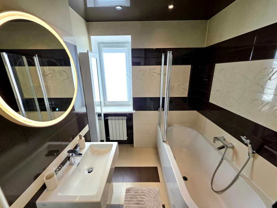 2-room apartment. Kyiv, Lesya Ukrainky Blvd.