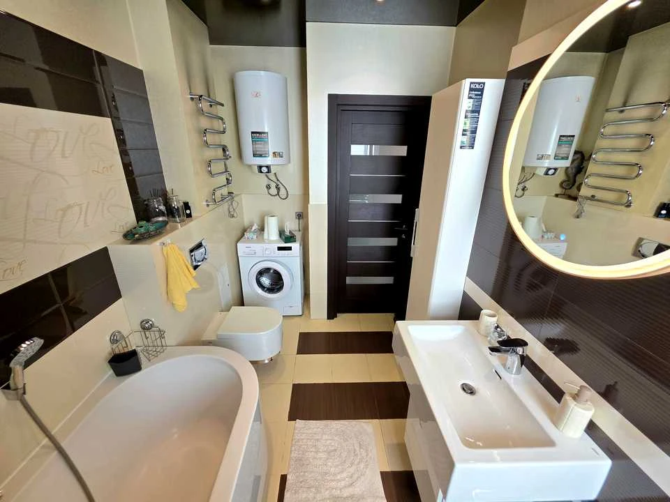 2-room apartment. Kyiv, Lesya Ukrainky Blvd.