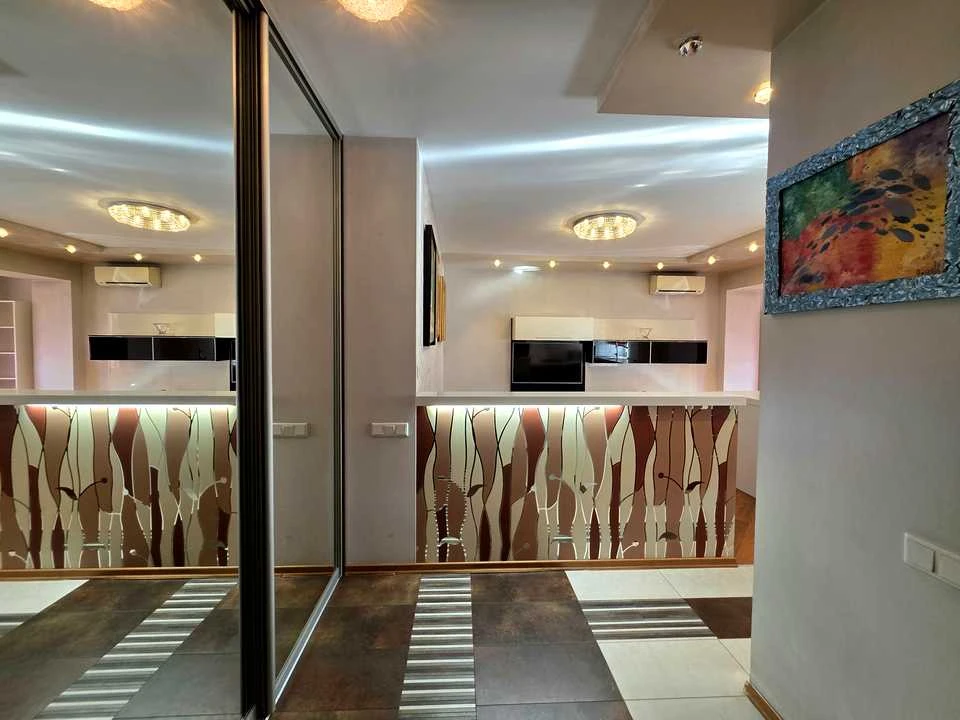 2-room apartment. Kyiv, Lesya Ukrainky Blvd.