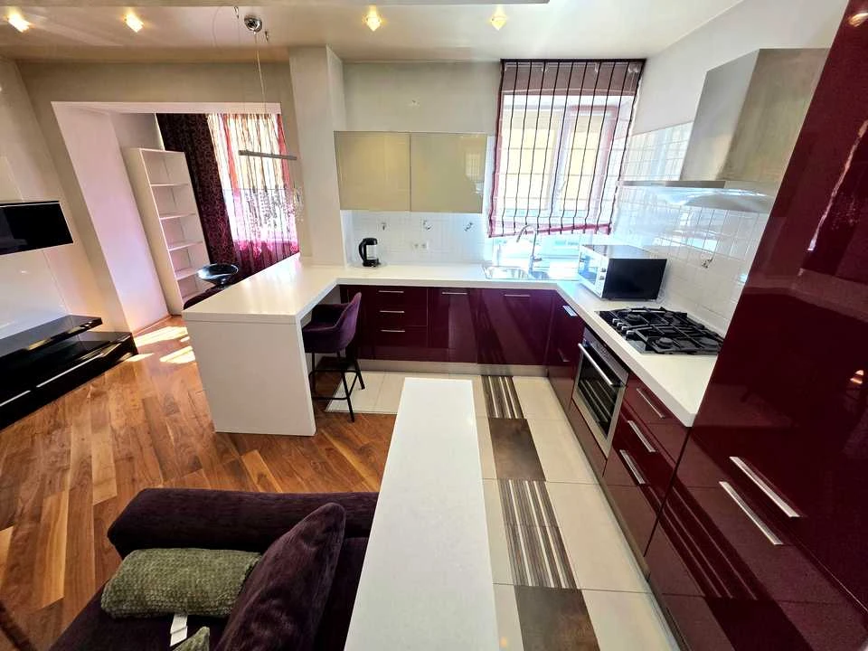 2-room apartment. Kyiv, Lesya Ukrainky Blvd.