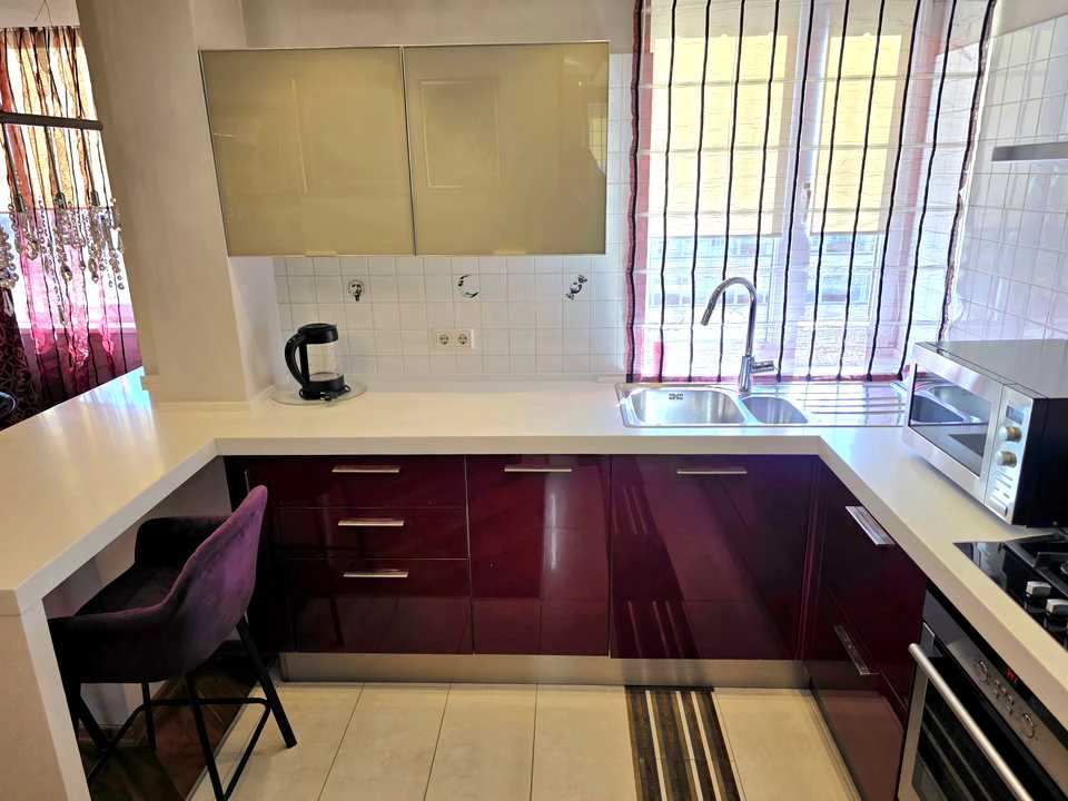 2-room apartment. Kyiv, Lesya Ukrainky Blvd.