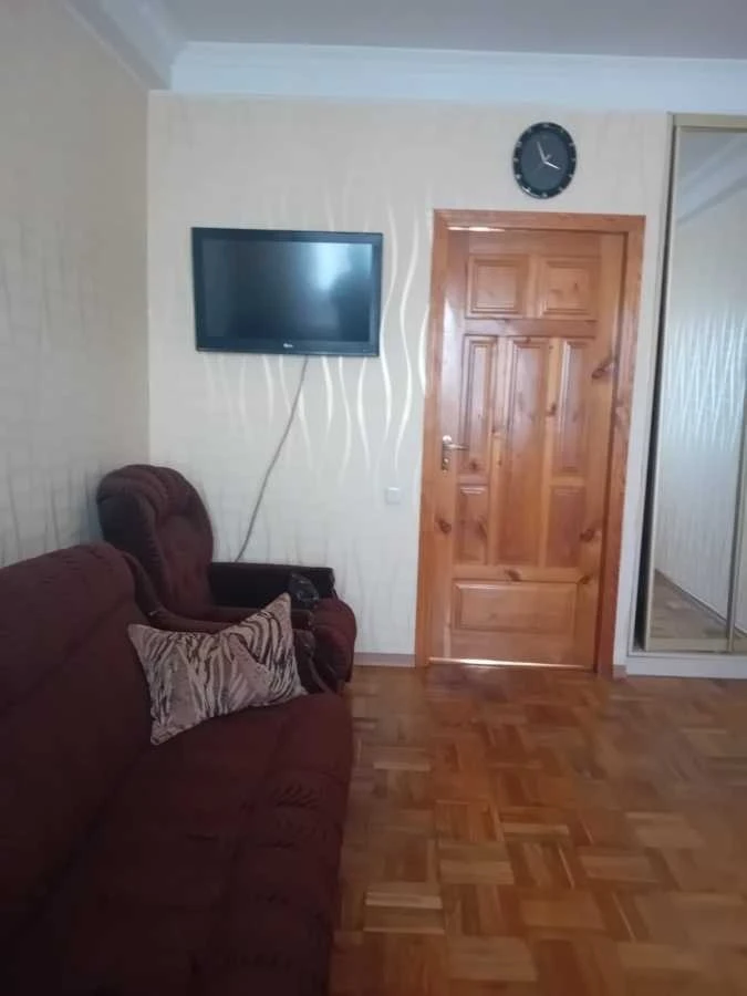 Сдам 2-комнатную квартиру 45 м², улица Верховной Рады, 27А