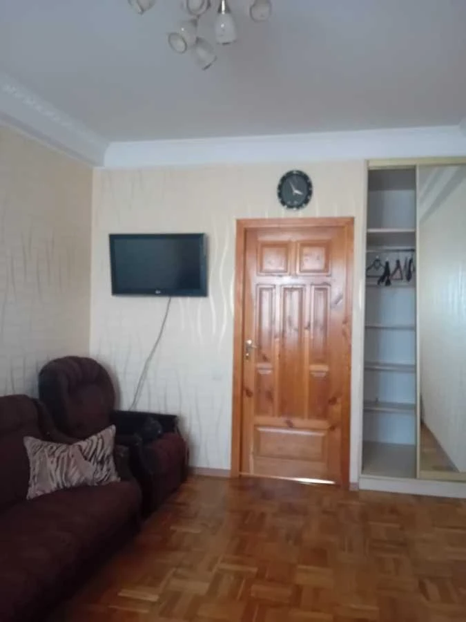 Сдам 2-комнатную квартиру 45 м², улица Верховной Рады, 27А