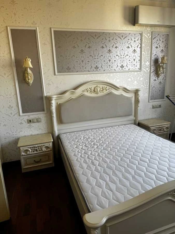 Оренда 3-кімнатної квартири 128 м², Василя Тютюнника вул., 3