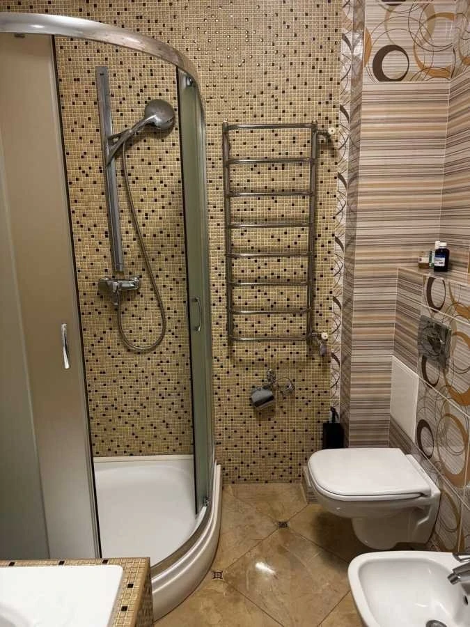 Оренда 3-кімнатної квартири 128 м², Василя Тютюнника вул., 3