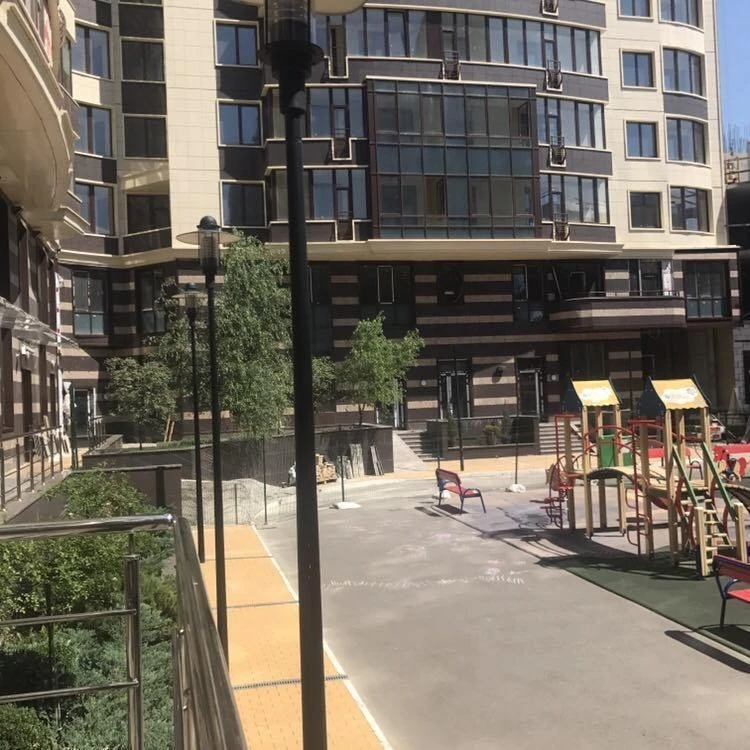 Оренда 3-кімнатної квартири 128 м², Василя Тютюнника вул., 3