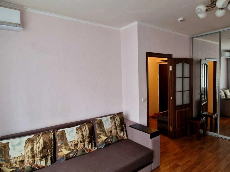 One-room apartment. Kyiv, Boris Hmyri Street.