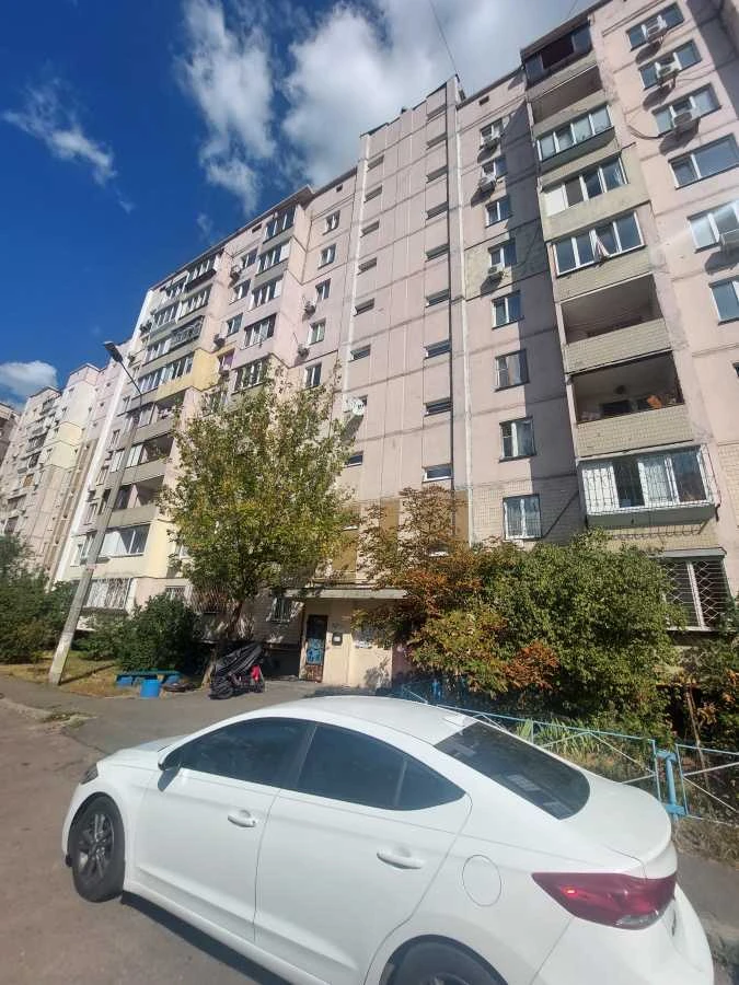 Аренда 1-комнатной квартиры 40 м², Ларисы Руденко ул., 8