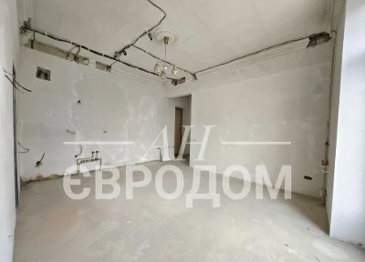 Selling a 3-room apartment at 18 Molochnaya St., Sportivnaya St., Gagarin St.