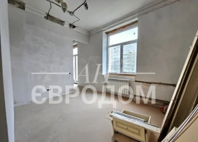 Selling a 3-room apartment at 18 Molochnaya St., Sportivnaya St., Gagarin St.