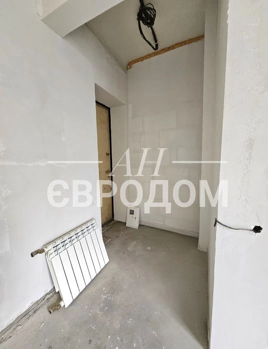 Selling a 3-room apartment at 18 Molochnaya St., Sportivnaya St., Gagarin St.