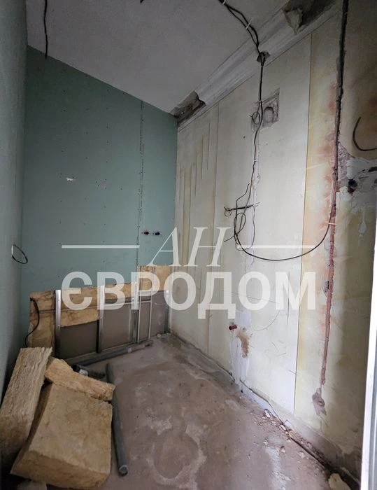 Selling a 3-room apartment at 18 Molochnaya St., Sportivnaya St., Gagarin St.