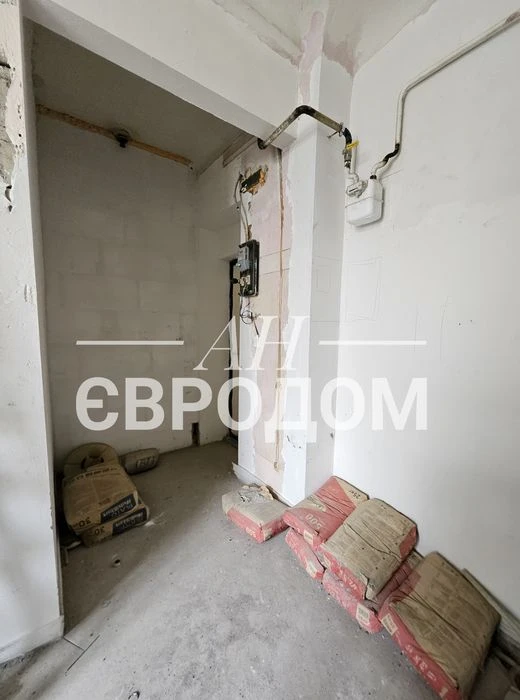 Selling a 3-room apartment at 18 Molochnaya St., Sportivnaya St., Gagarin St.