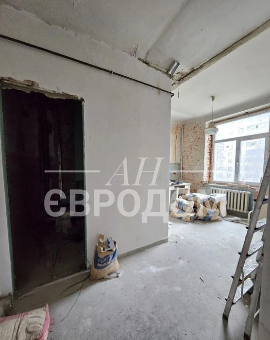 Selling a 3-room apartment at 18 Molochnaya St., Sportivnaya St., Gagarin St.