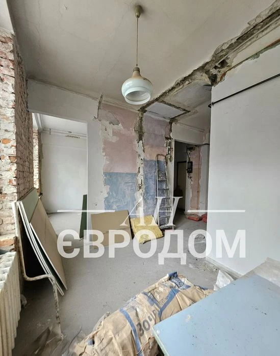 Selling a 3-room apartment at 18 Molochnaya St., Sportivnaya St., Gagarin St.
