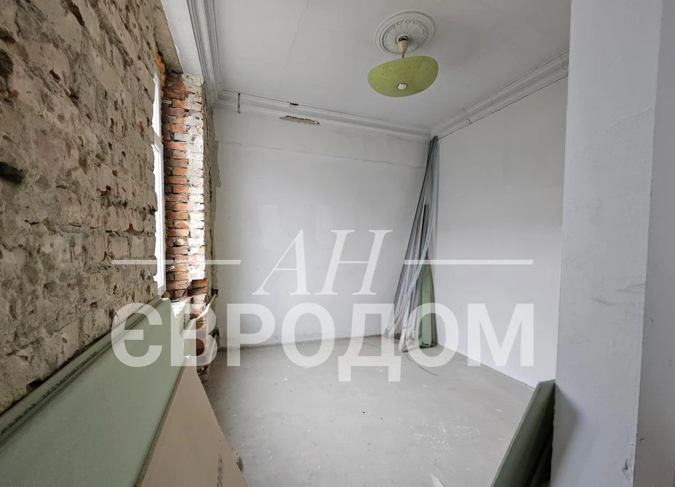 Selling a 3-room apartment at 18 Molochnaya St., Sportivnaya St., Gagarin St.