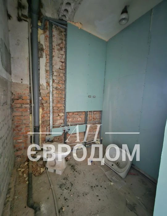 Selling a 3-room apartment at 18 Molochnaya St., Sportivnaya St., Gagarin St.
