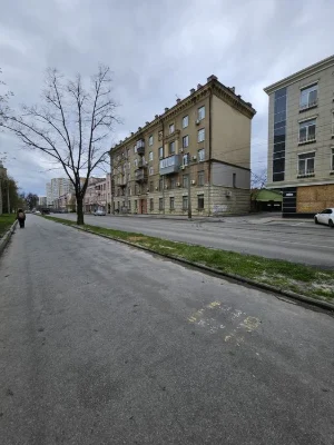 Selling a 3-room apartment at 18 Molochnaya St., Sportivnaya St., Gagarin St.