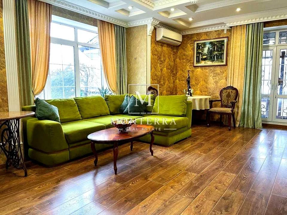 Будинок. Київ, Прирічна вул.